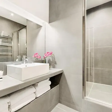 Appartamento Livinparis - Luxury 3 Bedrooms Le Marais I *